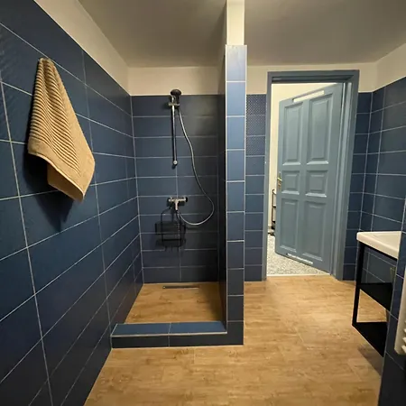 Blue Mirror בודפשט